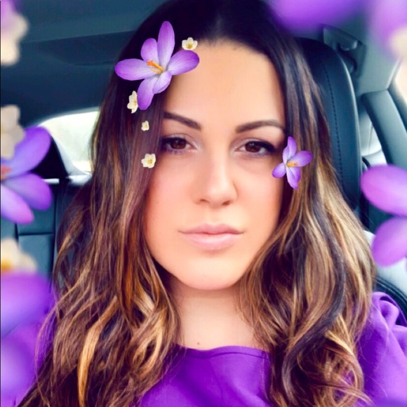 Meet your Posher, Cynthia - Picture 1 of 1